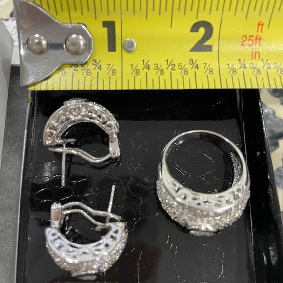 Gorgeous Heart Ring with Matching Earrings - Picture 3 of 12